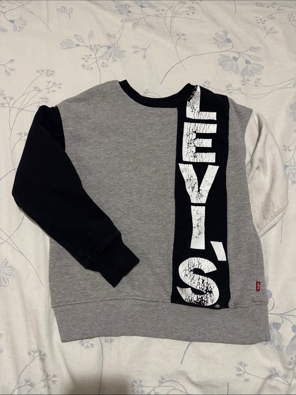 ⭐️ Levis Boys Crewneck Sweatshirt (Size: S)